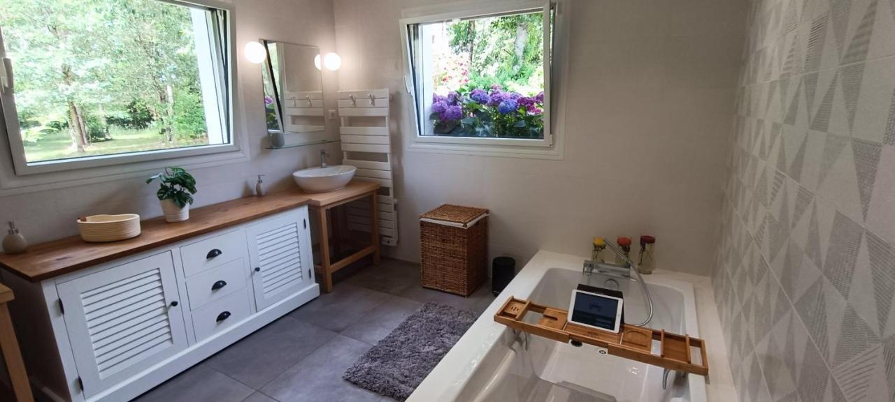 Magnifique Villa 5 Etoiles Avec Piscine Privee Parc 2 Ha La Chaize-le-Vicomte Bagian luar foto